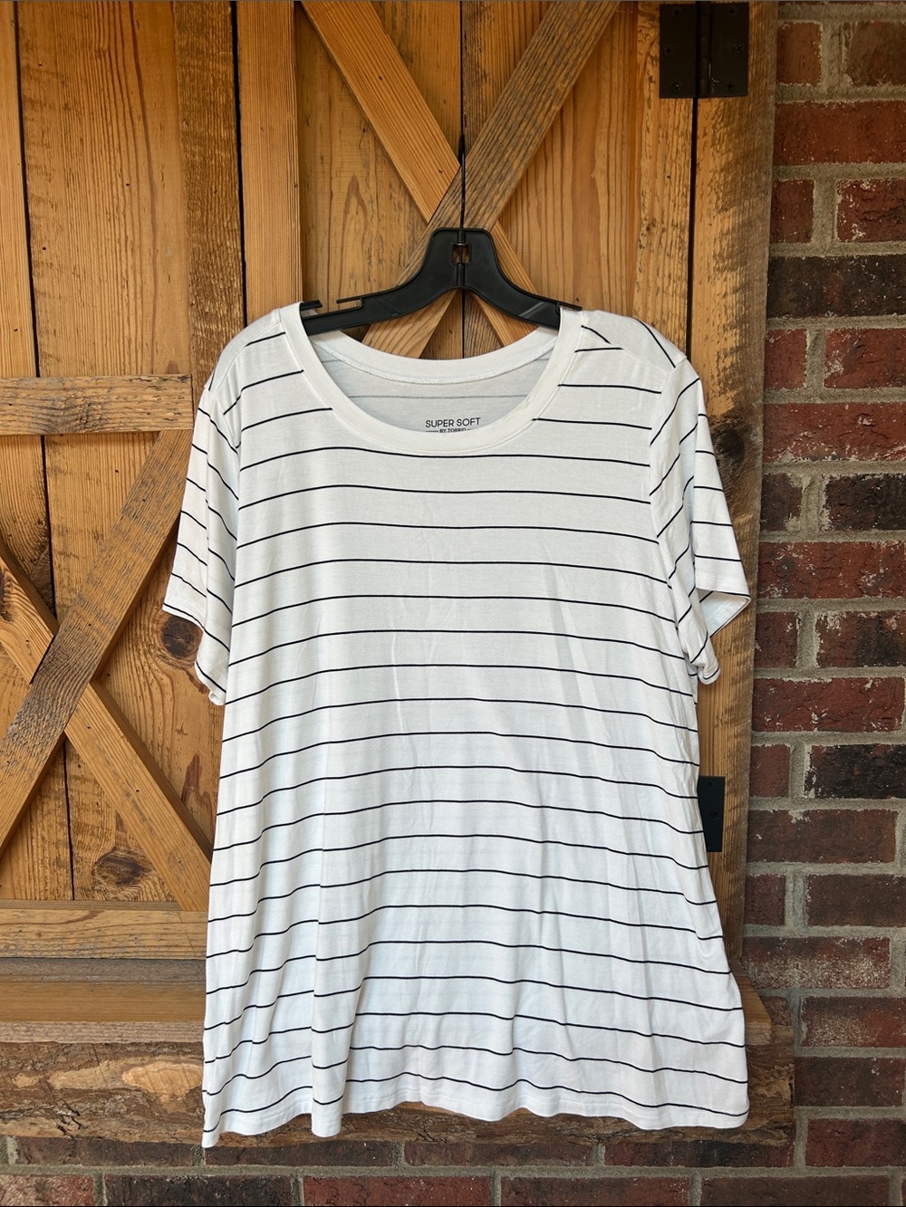 Women’s Super Soft by Torrid Knit white w/Black Stripes ShortSleeve Tee 2XL NWOT